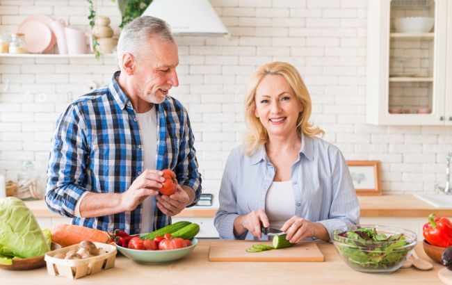 5 лучших пищевых привычек, которые замедляют старение после 50 лет