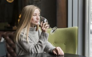 5 напоїв, які імітують розслаблюючий ефект алкоголю: секрети, як зняти стрес та зігрітися