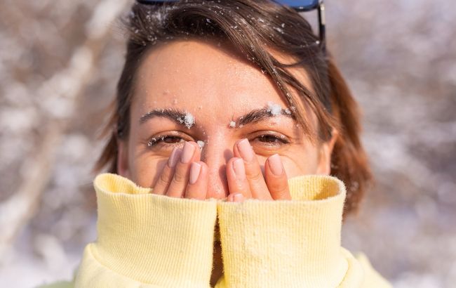 Чому сльозяться очі на морозі? Неочевидна причина та спосіб це зупинити