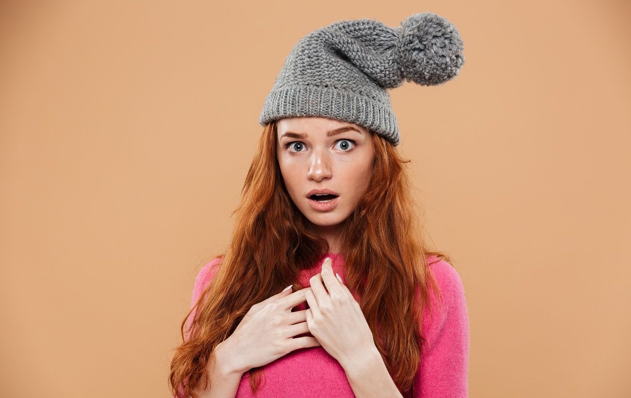 Простий трюк, щоб волосся не електризувалося під шапкою