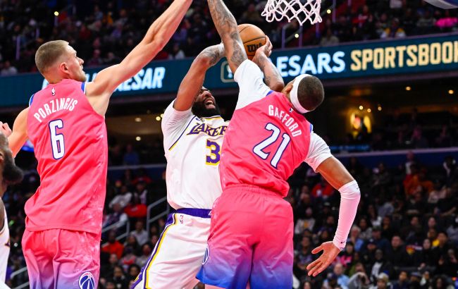 Роскошный слэм-данк центрового "Вашингтона" испортил победу "Лейкерс": момент дня в НБА