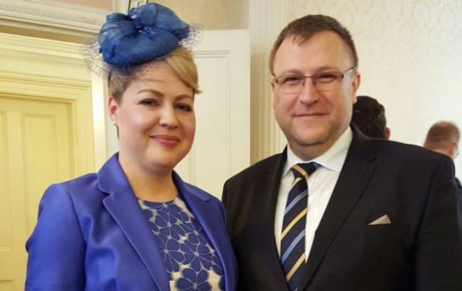 Александр Ирванец: "Хай мене ця тьотя з синім бантиком гідно представля на Альбіоні!"