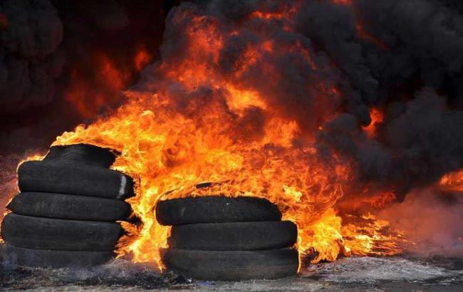 В Киеве потушен пожар из резиновых шин, - ГосЧС