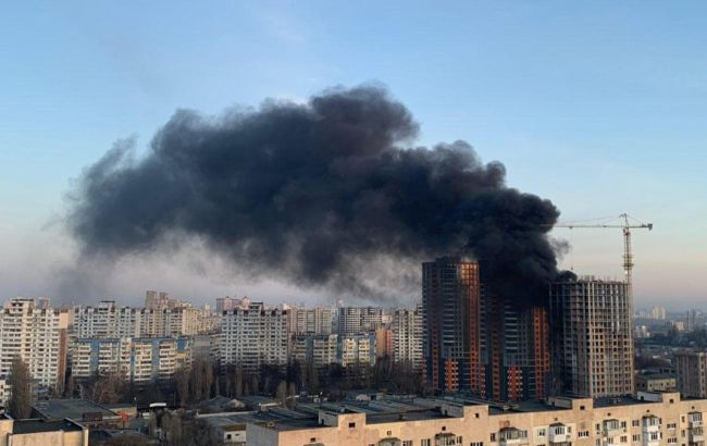 В Киеве второй раз за год загорелась недостроенная высотка