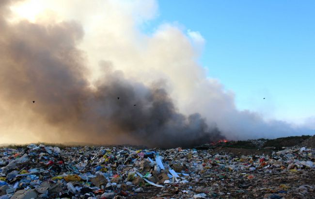 Во Львовской области произошел пожар на Жидачовской свалке