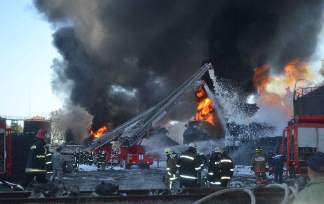 Новые фото пожара на нефтебазе под Киевом