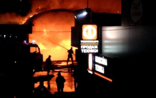 В Киеве возле метро "Позняки" произшел  пожар