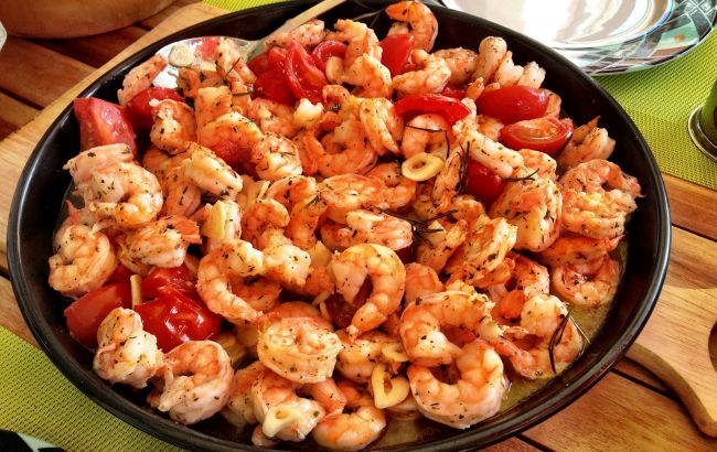 Експерт розповіла, чим у спеку небезпечні креветки і сушена риба: аж до смерті