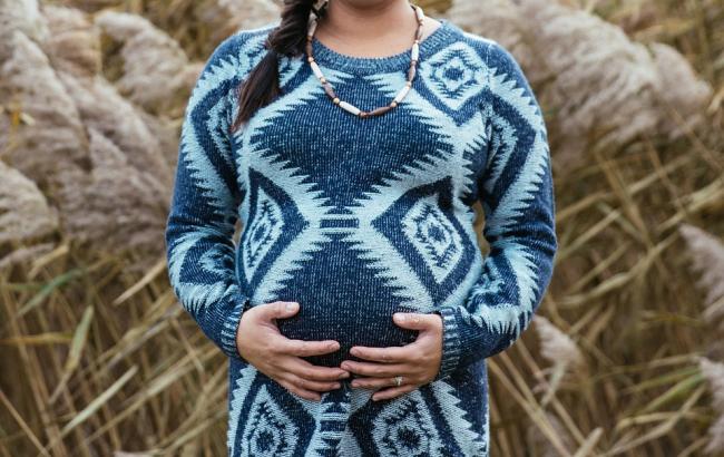 Патрульний торкнув мережа розповіддю про допомогу вагітній інший матусі