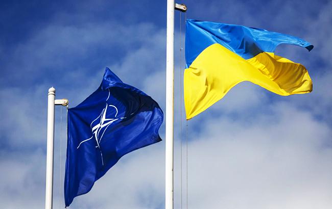 Украина будет настаивать на членстве в НАТО, - Порошенко