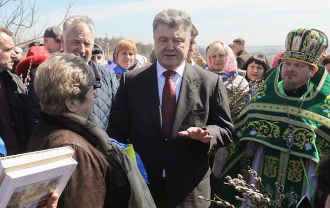 Украина ищет пути реализации инициативы о миротворцах на Донбассе, - Порошенко