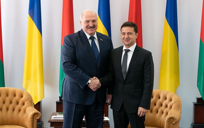 Лукашенко допустил ляп на форуме в Житомире: Зеленский поправил (видео)