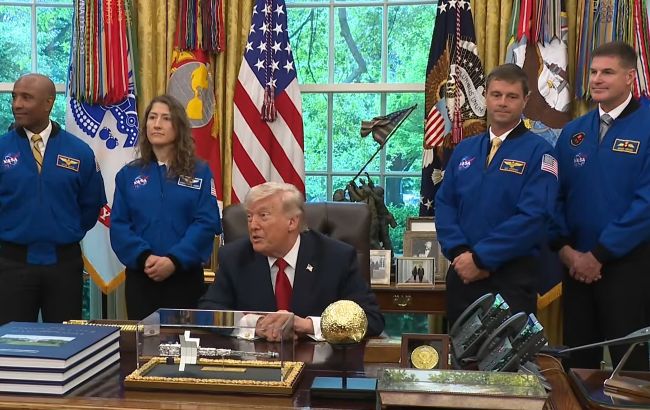 "Я би без проблем туди потрапив": Трамп здивував заявою на зустрічі з астронавтами