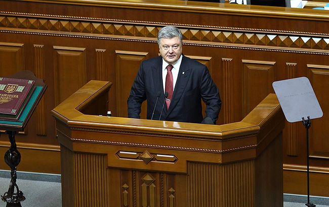 Порошенко заявив про необхідність зробити Крим "непідйомним тягарем" для РФ