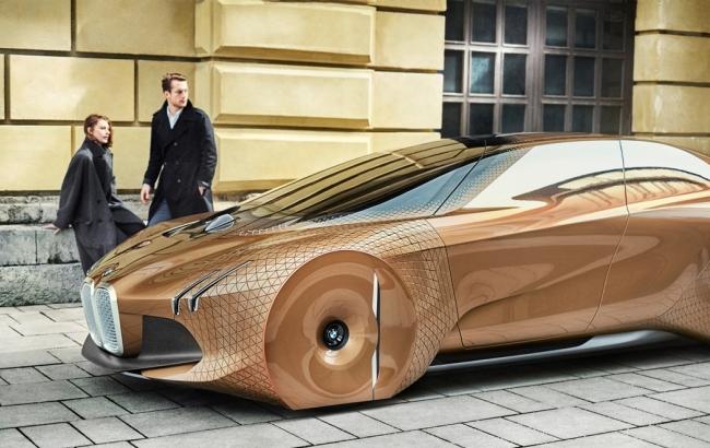 BMW показала безпілотний автомобіль, який з'явиться в 2021 році