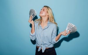 Деньги и удача возвращаются: кто среди трех счастливых знаков Зодиака