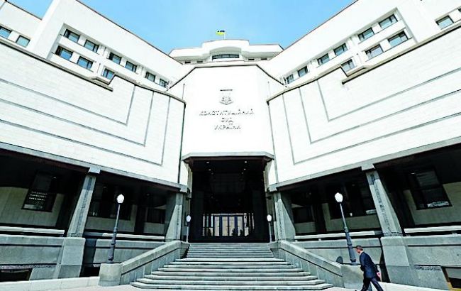 КСУ: денежные награды военнослужащим не ведут к перерасчету пенсий военным пенсионерам