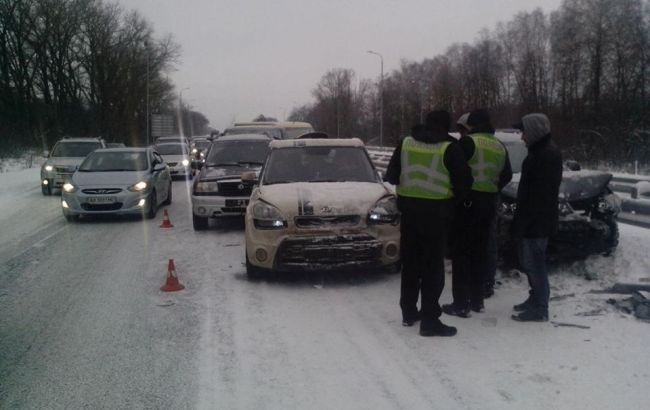 Непогода в Украине: в Житомирской области столкнулись 14 автомобилей