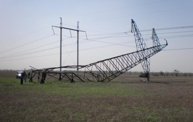 Возле Чонгара взорвали две электроопоры, подающие электричество в Крым