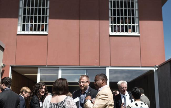 Розовая тюрьма снижает агрессию