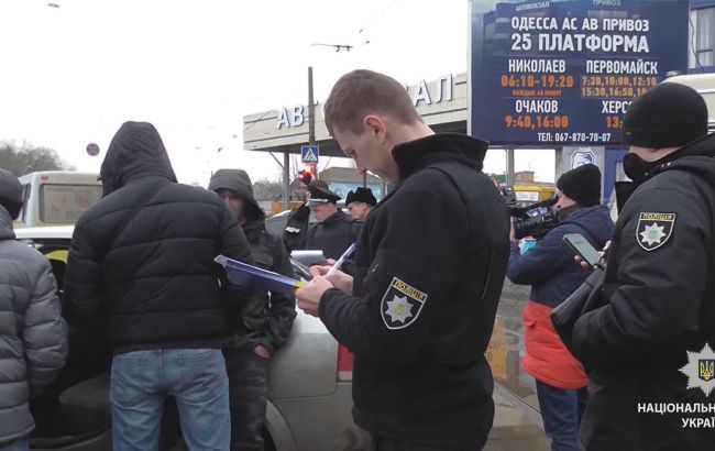 В Одессе при задержании иностранцев-нелегалов пострадали 3 полицейских
