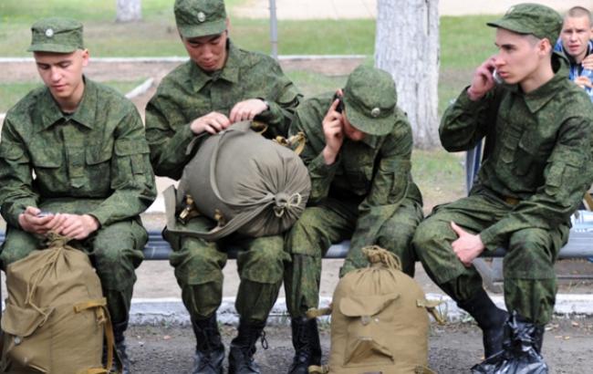 В оккупированном Крыму жителей принуждают "служить" в России