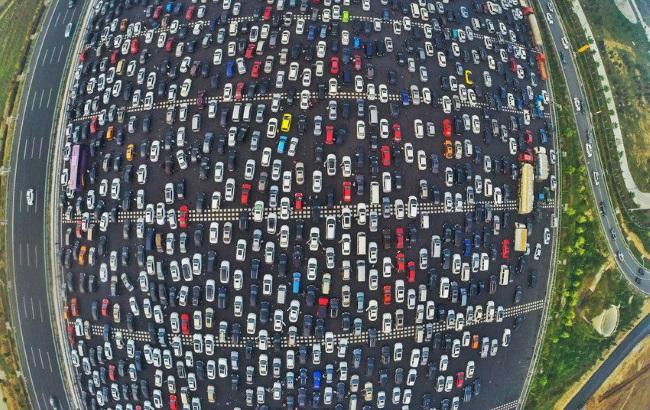 Пробка 50 смуг на в'їзді в Пекін. Відео