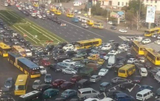 Затори у Києві досягли 6 балів