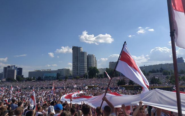 Литва запропонувала безкоштовні візи постраждалим від режиму білорусам