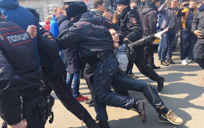 У Петербурзі поліція затримала близько 40 учасників "прогулянки опозиції"