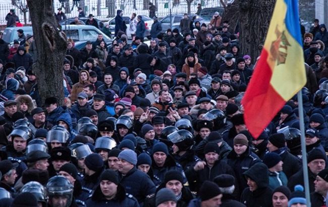 В Кишиневе десятки тысяч демонстрантов требуют досрочных выборов