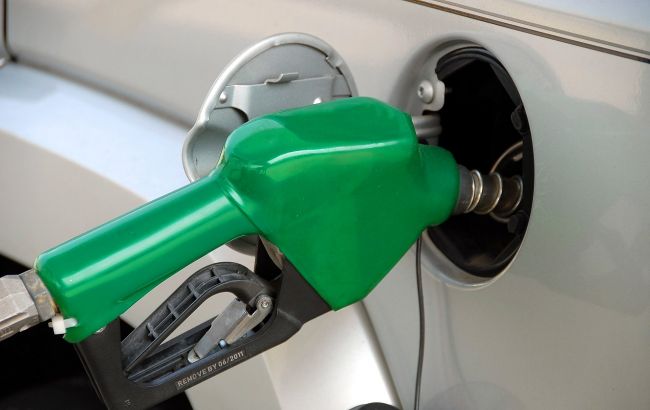 Цены на бензин резко выросли: даже скидки не спасают