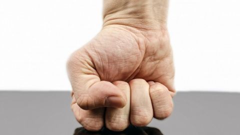 В Днепре пассажир начал бить водителя маршрутки прямо во время движения (видео)