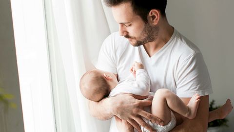 Раде предлагают разрешить мужчинам брать 10-дневный оплачиваемый декрет