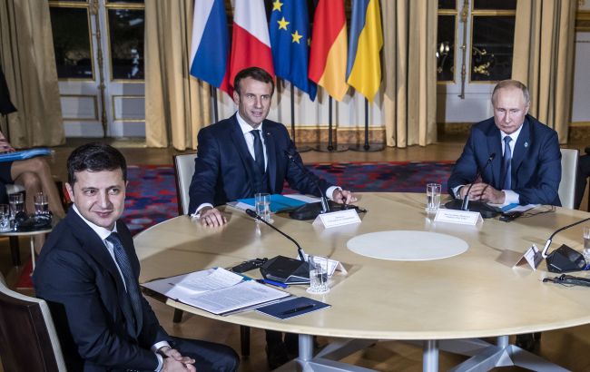 Макрон анонсировал встречу с Зеленским и виртуальные переговоры с Путиным