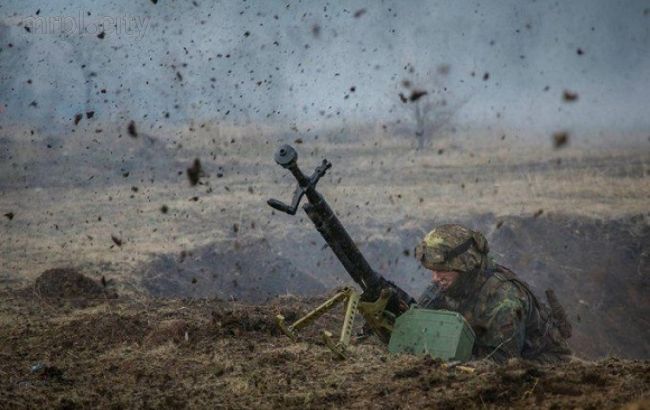 Бойовики на Донбасі тричі порушили "тишу", поранені двоє військових