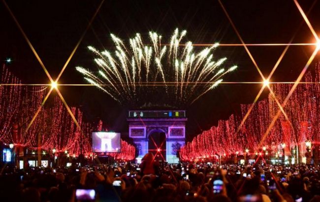 Париж отменяет новогодние мероприятия на Елисейских полях из-за штамма "Омикрон"