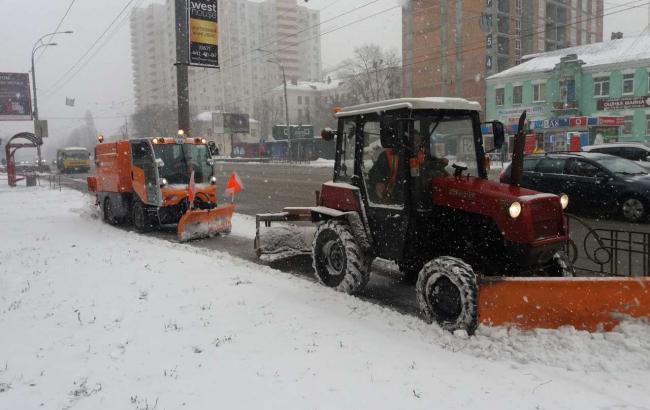 Снегопады в Украине: в Киеве водителей просят не пользоваться личными авто