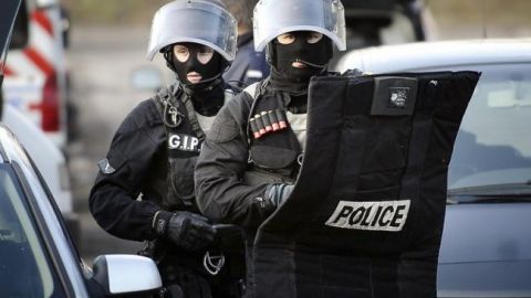 Во Франции полиция пошла на штурм после нападения заключенного в тюрьме
