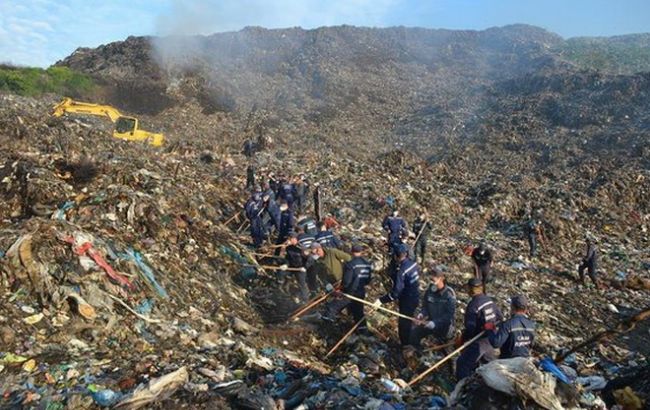 Львов выделил более 14 млн гривен на ликвидацию ЧП на свалке  