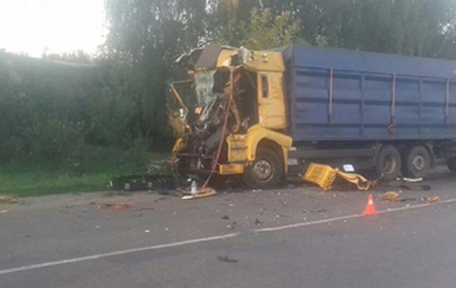 В Сумской области столкнулись два грузовика, есть погибший
