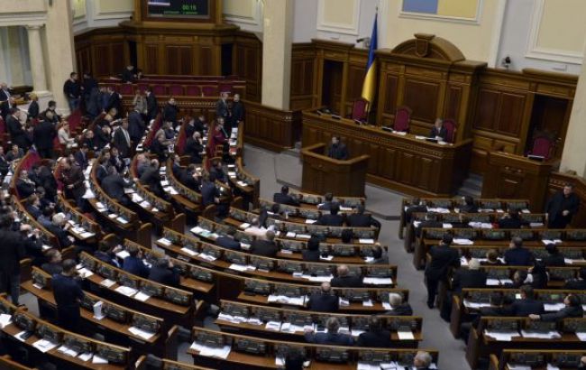 Рада обязала членов ВСЮ принимать присягу перед парламентом