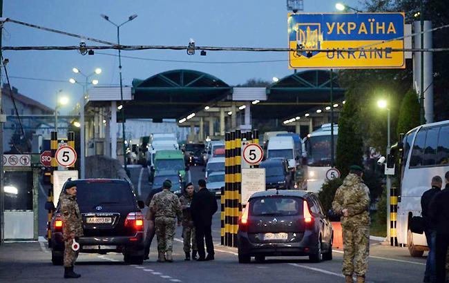 "Там можу отримувати набагато більше": українці розповіли, чому виїжджають за кордон