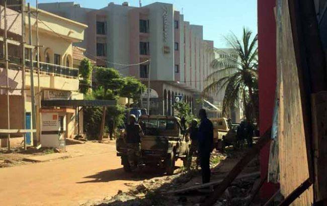 В Мали силовики начали штурм захваченного отеля
