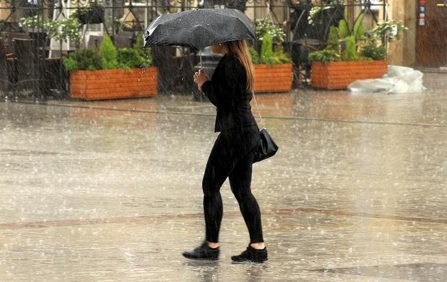 Спека і веселі зливи: синоптик дала прогноз погоди на 26 липня