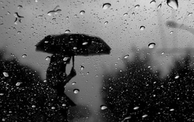 Українців попереджають про грози і шквали вітру 12 червня