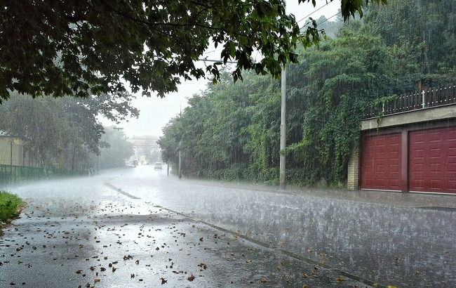 Небезпека зберігається: синоптики попередили про складні погодні умови