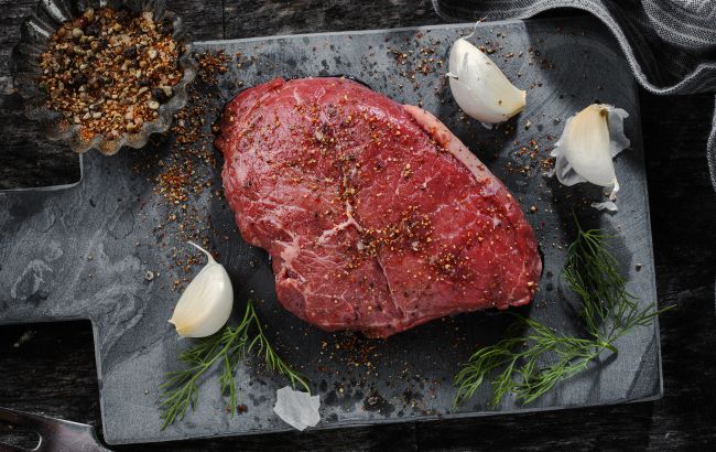 Как правильно и быстро разморозить мясо: действенные способы от экспертов