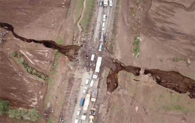 В центре Африки появилась трещина, которая может расколоть континент: впечатляющее видео