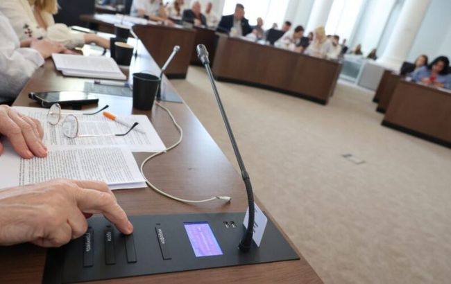 Львів звернувся до уряду з проханням дозволити самостійно планувати навчальний рік